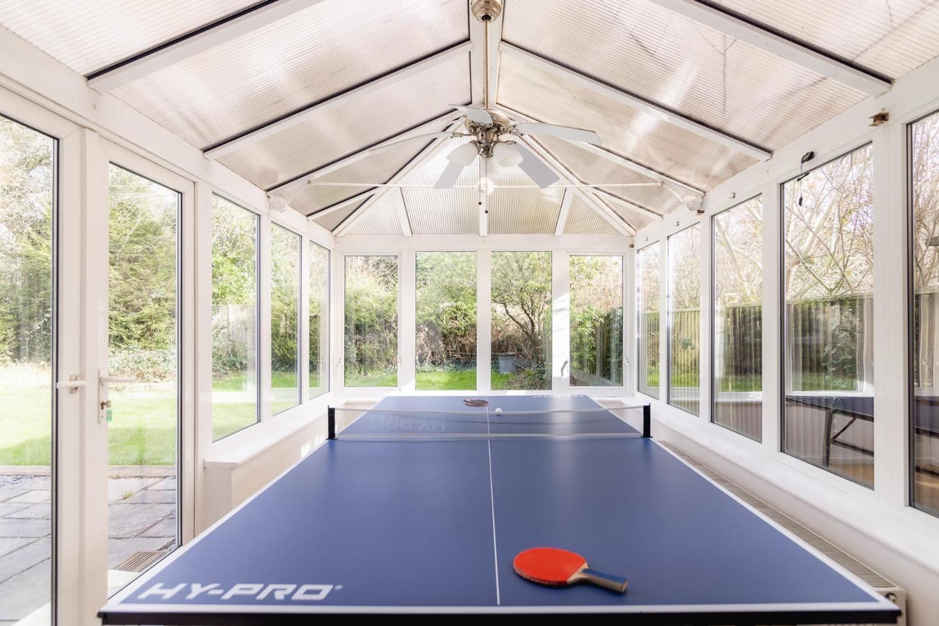 Ping-Pong Paradise Crawley  Extérieur photo