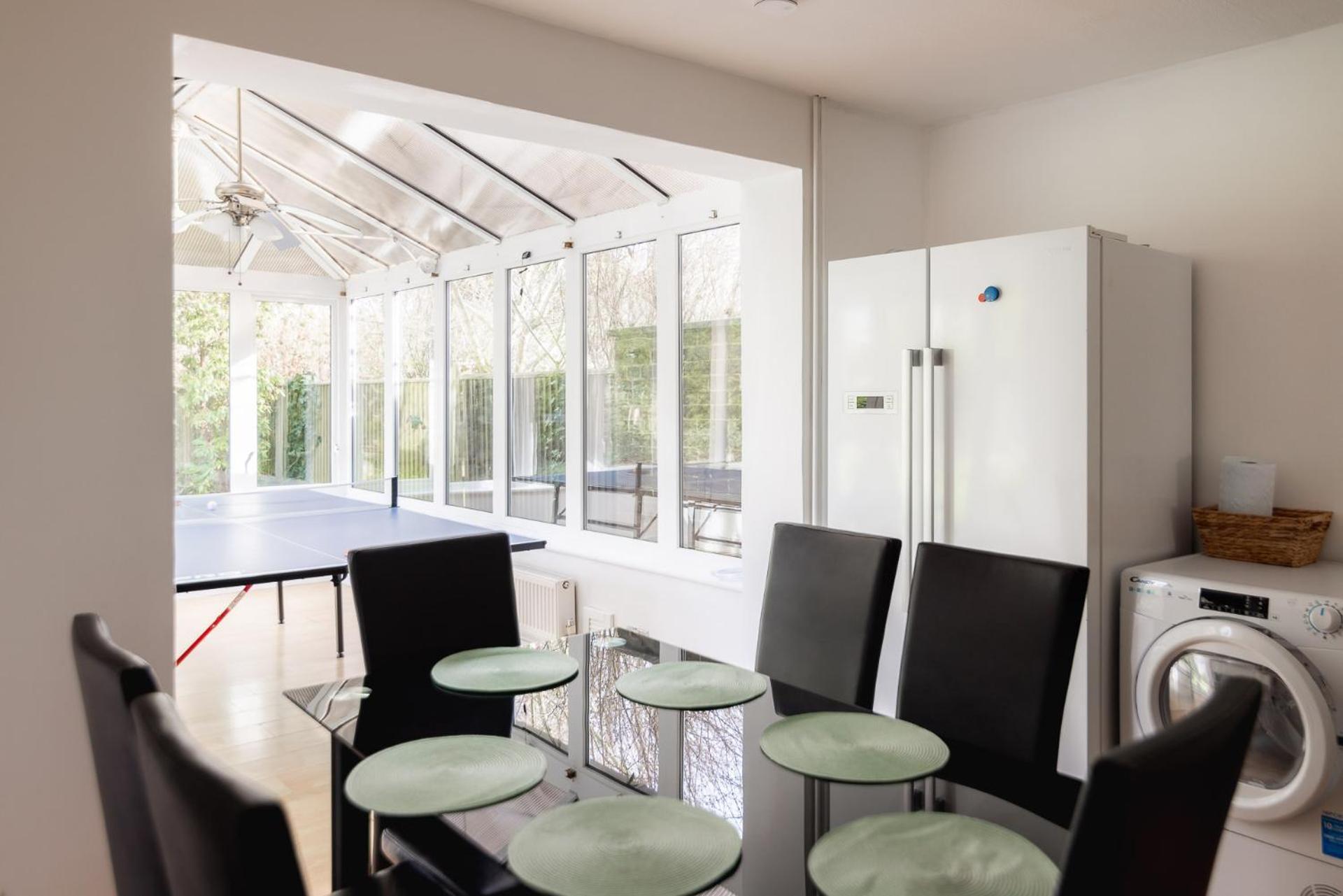Ping-Pong Paradise Crawley  Extérieur photo